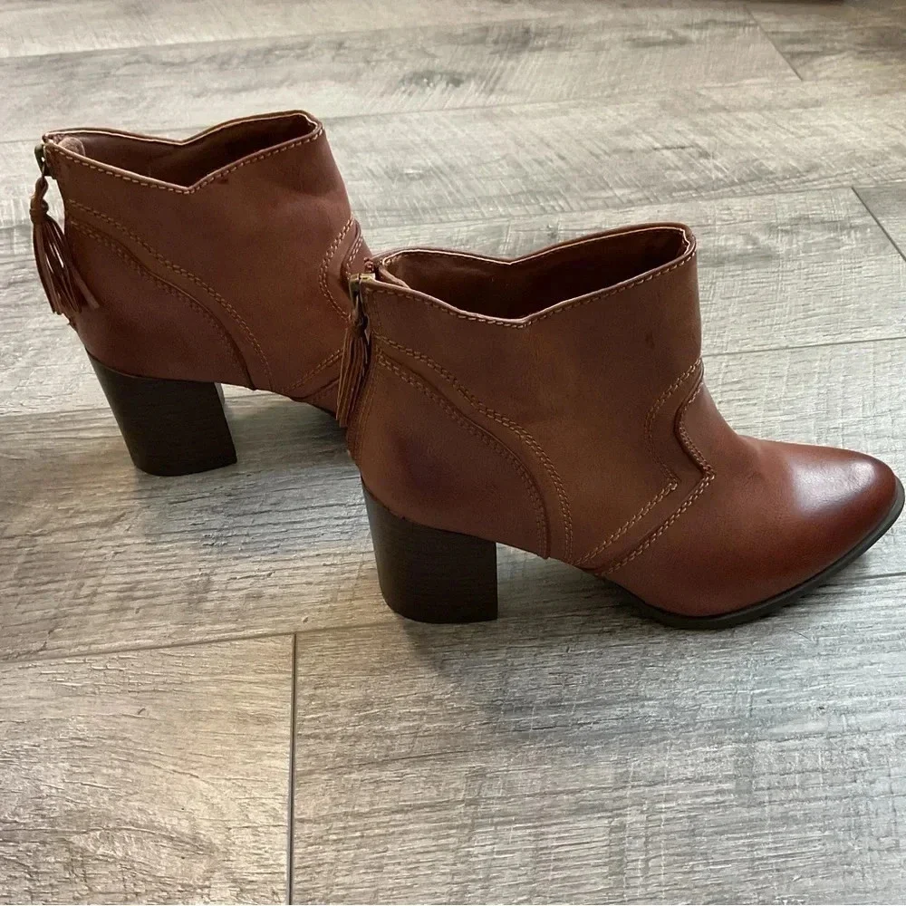 CL By Chinese Laundry Tassel Accent Cognac Burnished Western Ankle Boot Size 6.5